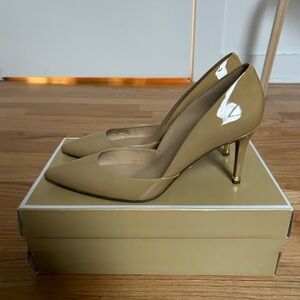 Michael Kors Ashby Flex Mid Pump Patent US 8 NWT